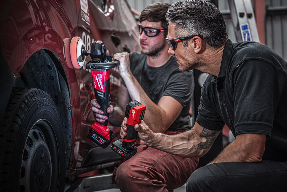 Milwaukee M12 CML-401 - Lampada per controllo colore a batteria 12V 4Ah -1000 lumens
