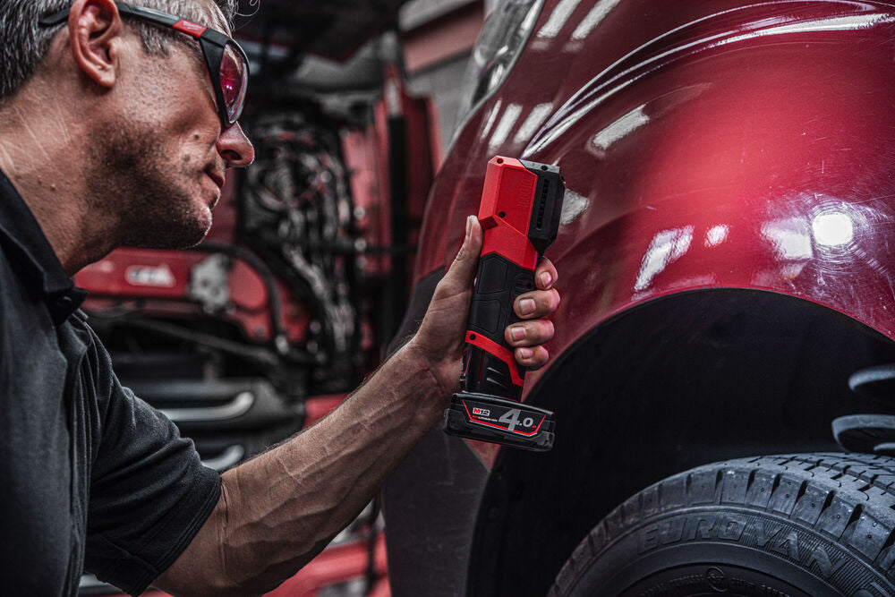 Milwaukee M12 CML-401 - Lampada per controllo colore a batteria 12V 4Ah -1000 lumens