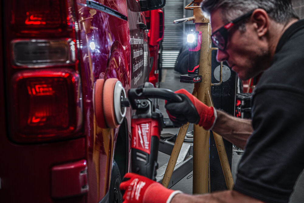 Milwaukee M12 CML-401 - Lampada per controllo colore a batteria 12V 4Ah -1000 lumens