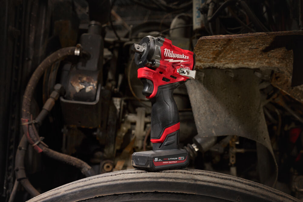 Milwaukee M12 FCIWF12G3-502X - Avvitatore a impulsi compatto a batteria 12V attacco da 1/2" - 2 batterie da 5Ah