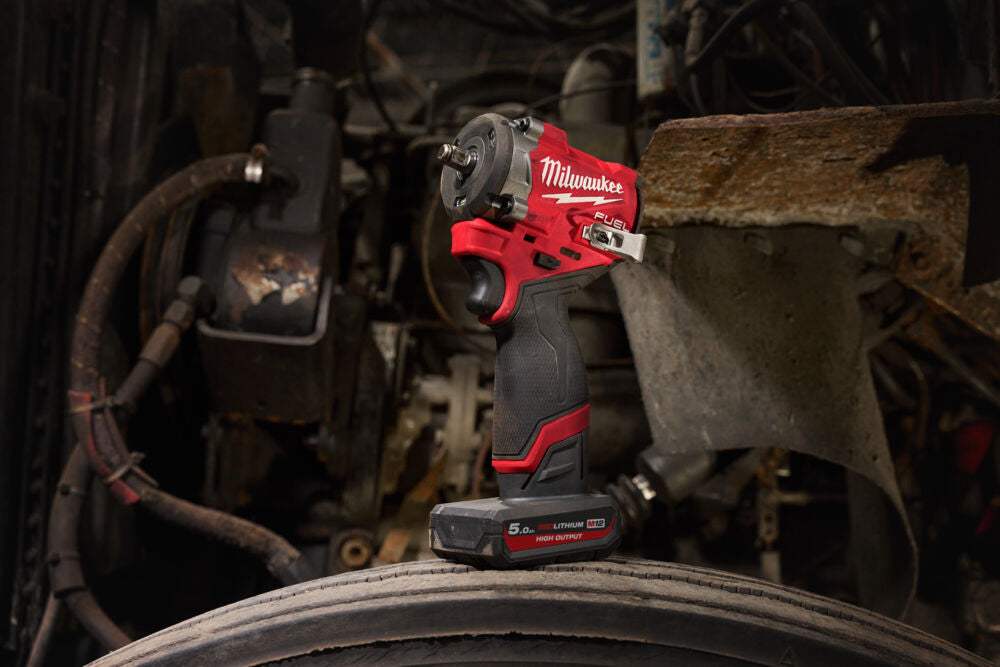 Milwaukee M12 FCIWF12G3-502X - Avvitatore a impulsi compatto a batteria 12V attacco da 1/2" - 2 batterie da 5Ah