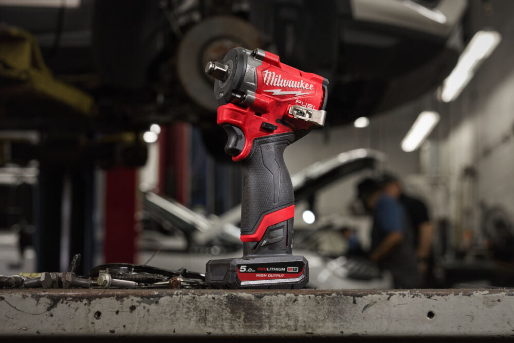 Milwaukee M12 FCIWF12G3-502X - Avvitatore a impulsi compatto a batteria 12V attacco da 1/2" - 2 batterie da 5Ah