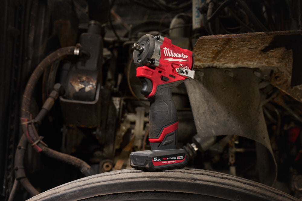 Milwaukee M12 FCIWF12G3-502X - Avvitatore a impulsi compatto a batteria 12V attacco da 1/2" - 2 batterie da 5Ah