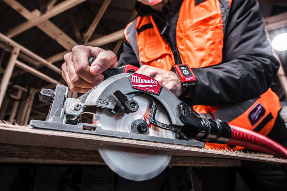 M12 FCS442-502X - Sega circolare a batteria M12 FUEL per legno - 2 batterie da 5Ah 
