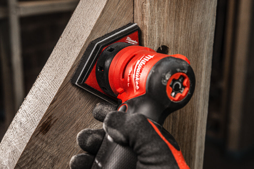 Milwaukee M12 FDSS-422X - Levigatrice compatta a batteria a delta - 1 x 2Ah + 1 x 4Ah