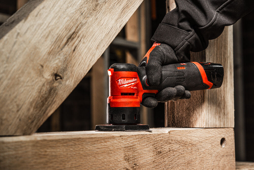 Milwaukee M12 FDSS-422X - Levigatrice compatta a batteria a delta - 1 x 2Ah + 1 x 4Ah