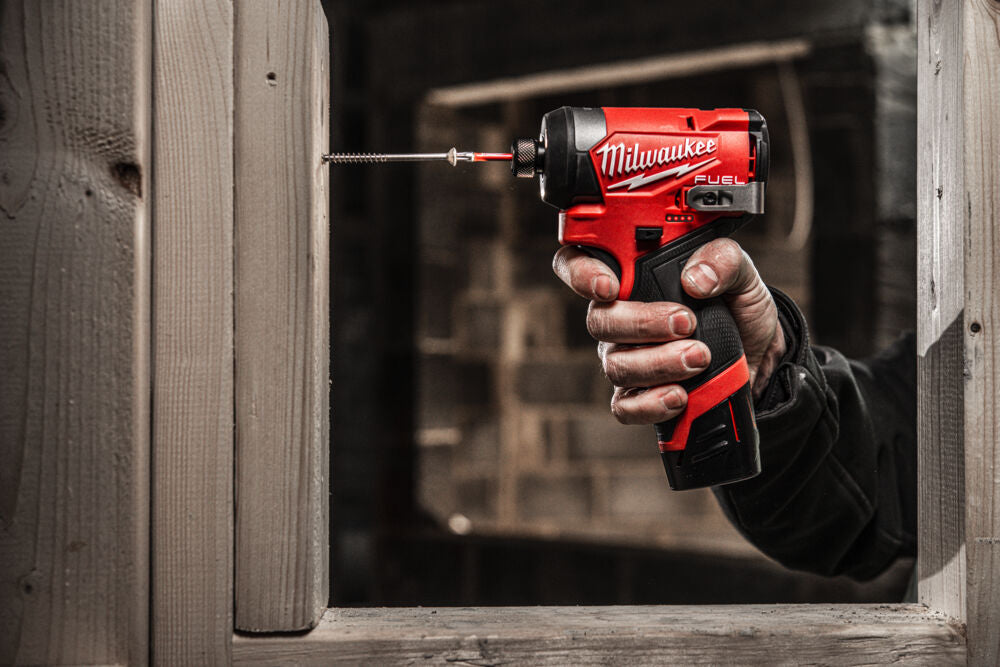 Milwaukee M12 FID2-202X - Avvitatore a impulsi a batteria 12V - 2 x 2Ah