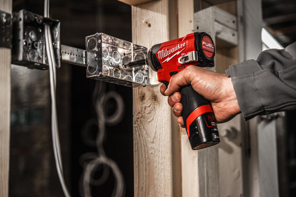 Milwaukee M12 FID2-401X - Avvitatore ad impulsi compatto attacco ¼ HEX Fuel - 1 batteria 4Ah