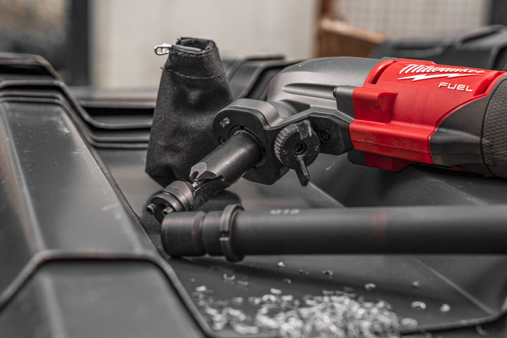 Milwaukee M12 FNB16-0X - Roditrice a batteria 12V Fuel - solo corpo in valigetta
