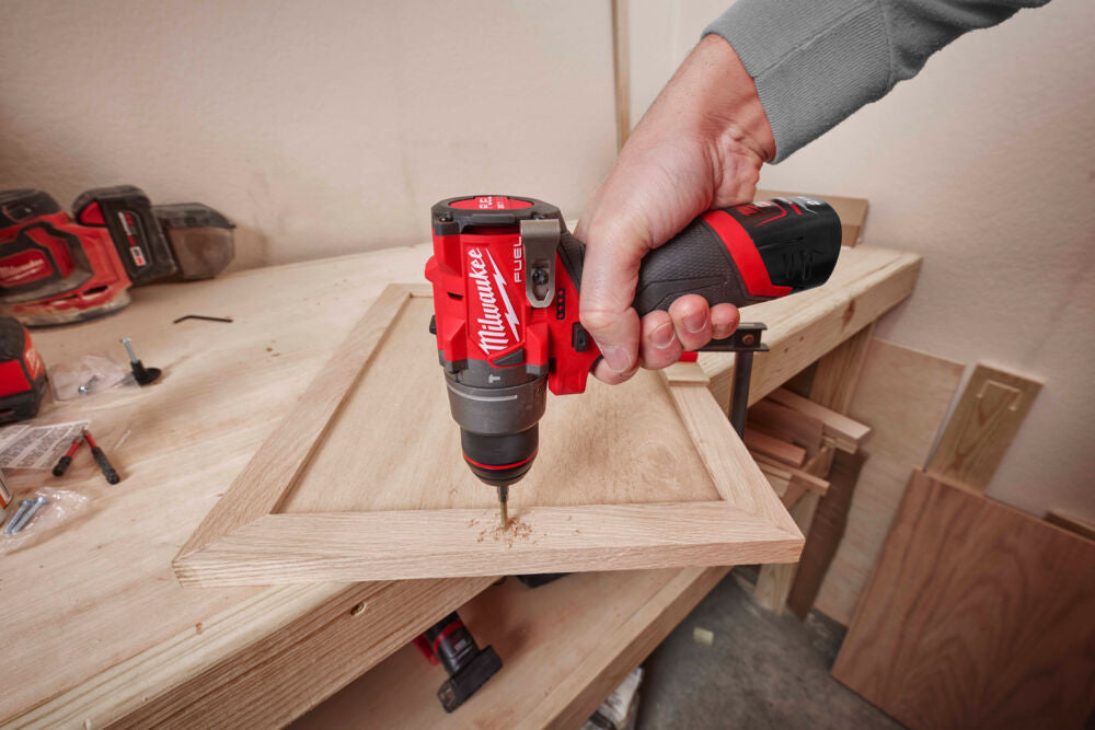 Milwaukee M12 FPD2-402X - Trapano avvitatore a batteria 12V con percussione - 2 x 4 Ah
