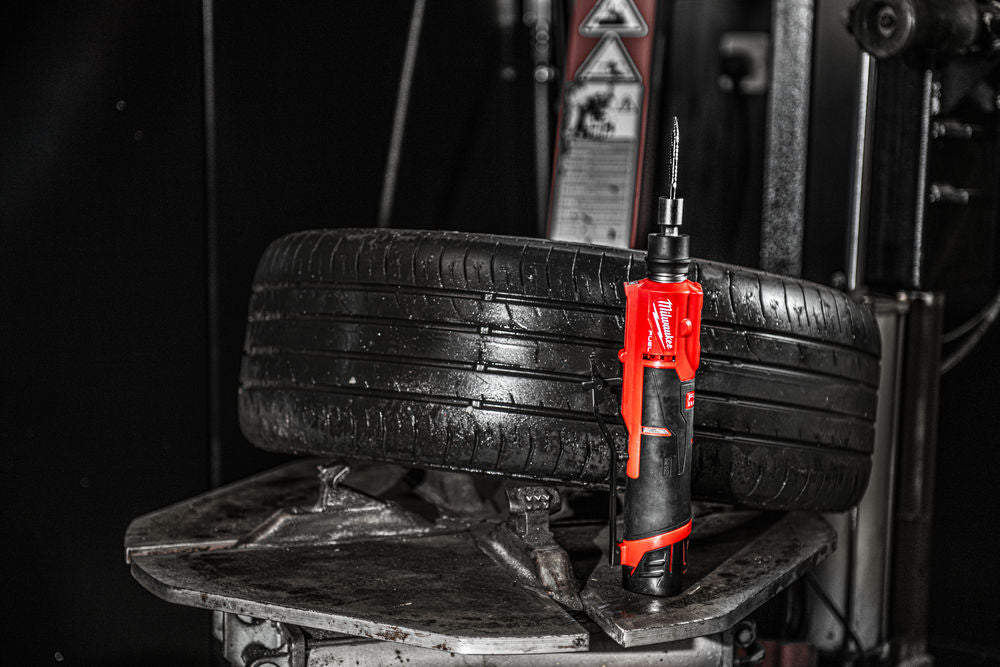Milwaukee M12 FTB-0 - Smerigliatrice a batteria per pneumatici, solo corpo