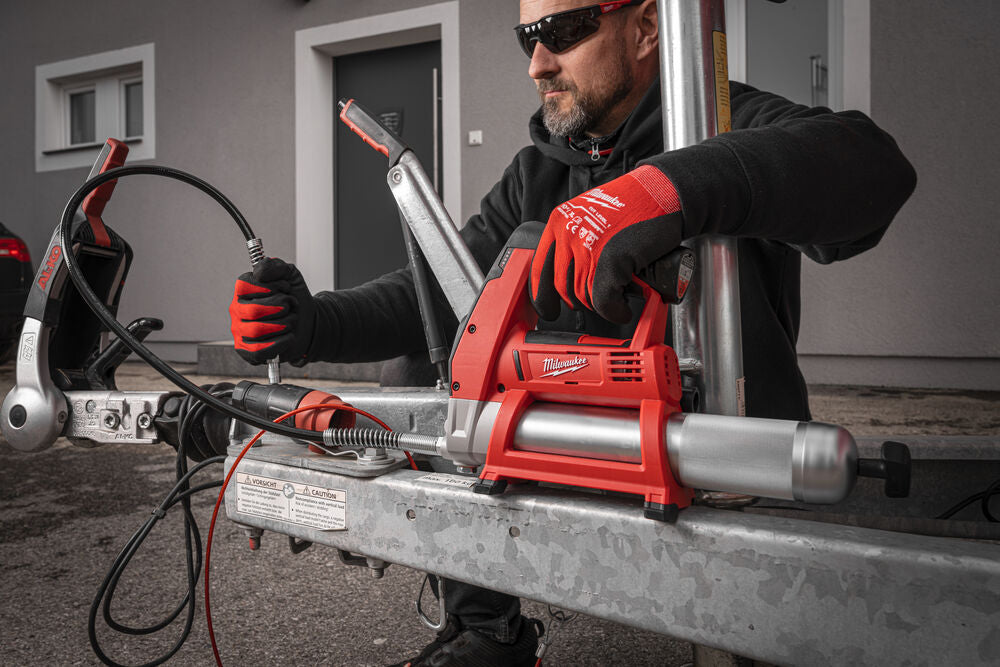 Milwaukee M12 GG-0 - Pistola ingrassatore per grasso 12V, solo corpo