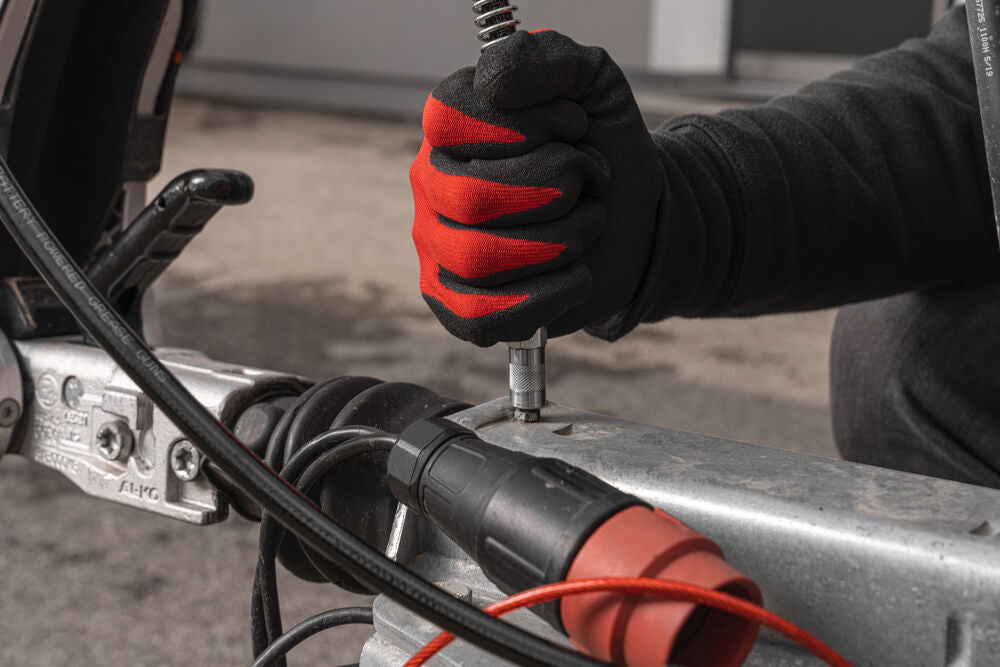 Milwaukee M12 GG-0 - Pistola ingrassatore per grasso 12V, solo corpo