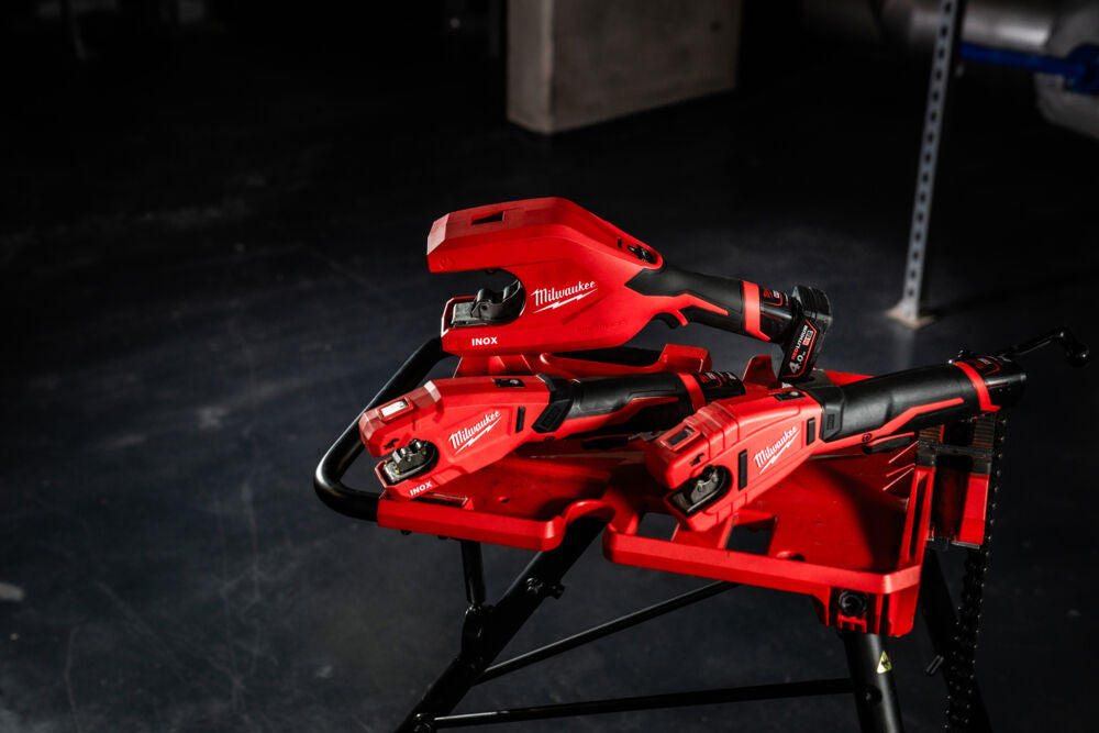Milwaukee M12 PCS54-0 - Tagliatubi e tagliacavi a batteria 12V - solo corpo 