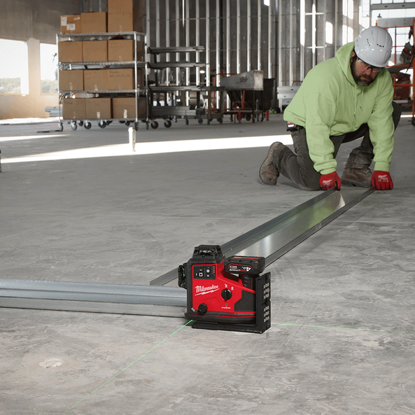 Milwaukee M12 A3PLO-401C - Livella laser a batteria 12V a 3 linee 360° verde - 1 x 4Ah 