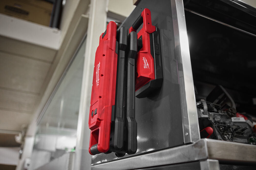Milwaukee M18 ABL-0 - Lampada 18V sottoscocca per camion e mezzi pesanti - solo corpo 