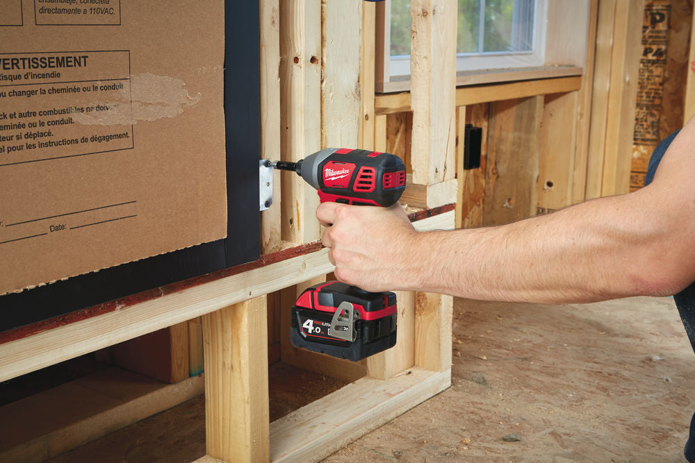 Milwaukee M18 BID-402 - Avvitatore a impulsi a batteria 18 Volt 1/4" , 2 x 4,0Ah