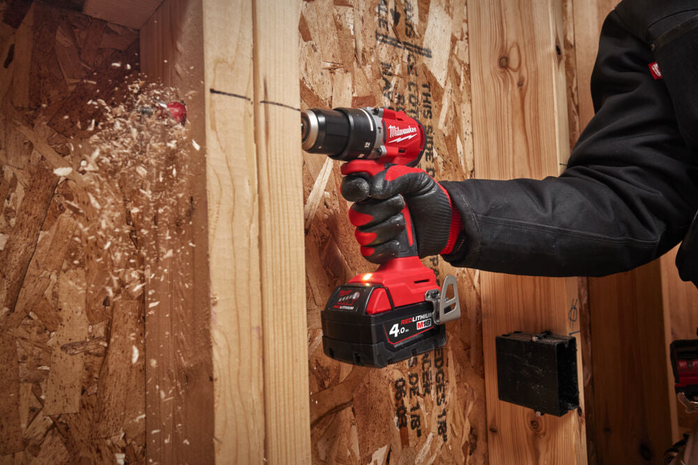 Milwaukee M18 BLDDRC-402C - Trapano avvitatore compatto brushless con caricabatterie 2 x 4.0 Ah