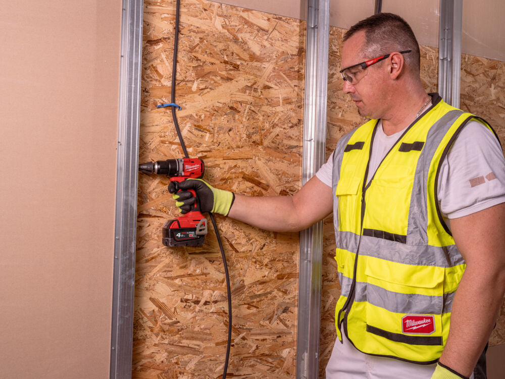 Milwaukee M18 BLDDRC-402C - Trapano avvitatore compatto brushless con caricabatterie 2 x 4.0 Ah