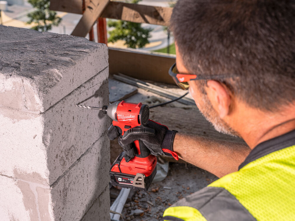 Milwaukee M18 BLIDRC-402C - Avvitatore a impulsi da 1/4" a batteria da 18V - 2 x 5Ah - 1 velocità