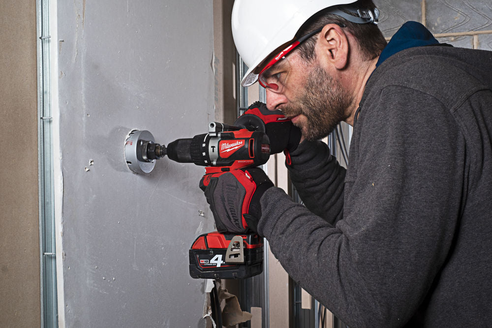 Milwaukee M18 BLPD2-402X - Trapano avvitatore a batteria 18 Volt con percuzzione, 2 x 4Ah in valigetta