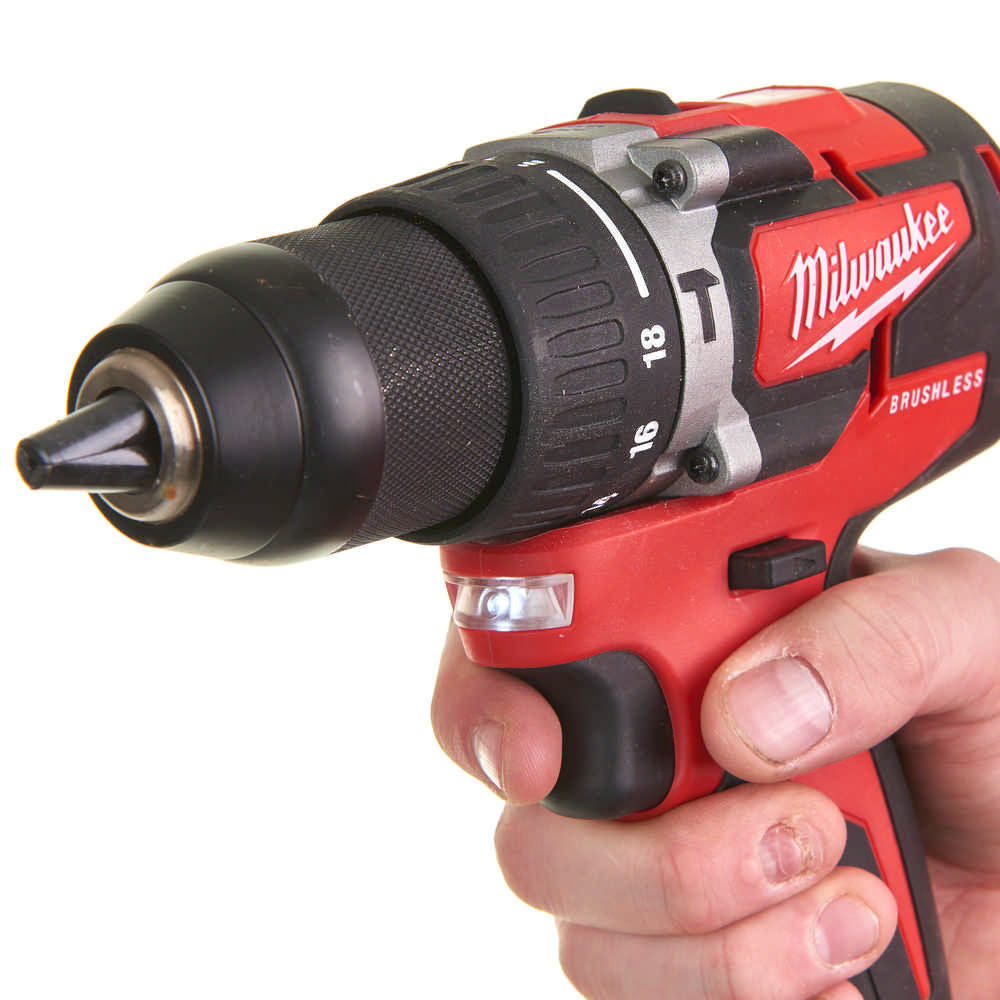 Milwaukee M18 CBLPD-203C - Trapano avvitatore 18V compatto con percussione e motore brushless