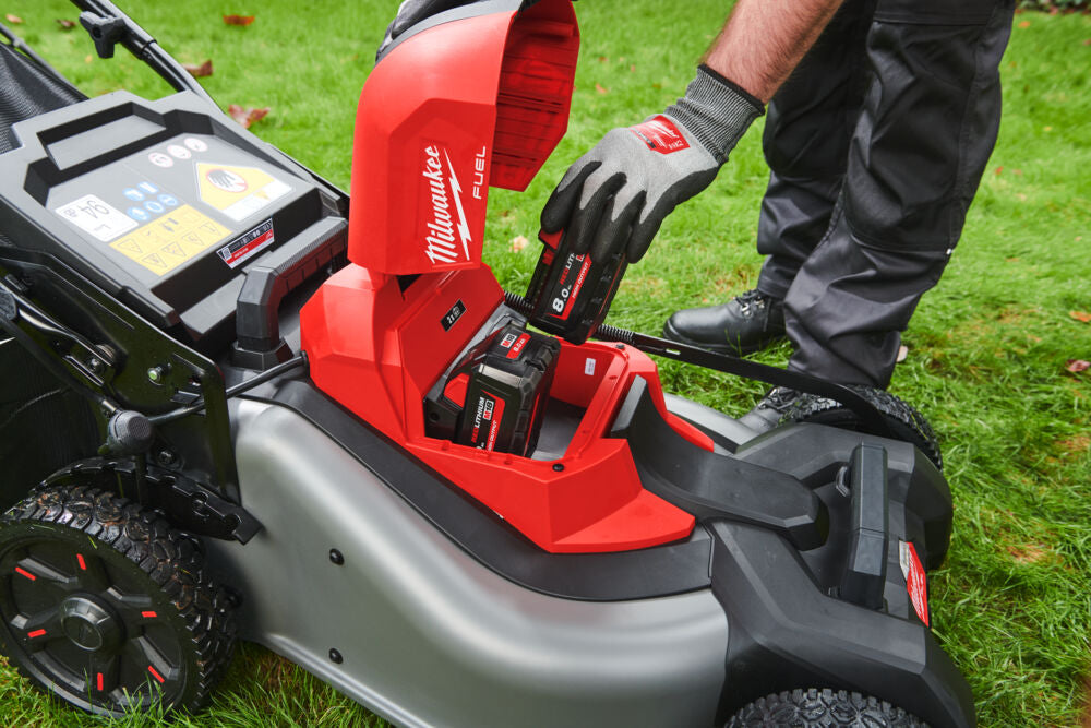 Milwaukee M18 F2LM46-802 - Rasaerba semovente 3 in 1 a doppia batteria 2x18V - 2 x 8Ah