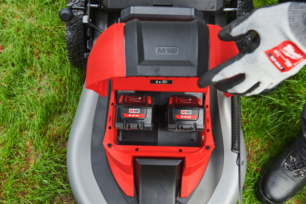 Milwaukee M18 F2LM46-802 - Rasaerba semovente 3 in 1 a doppia batteria 2x18V - 2 x 8Ah