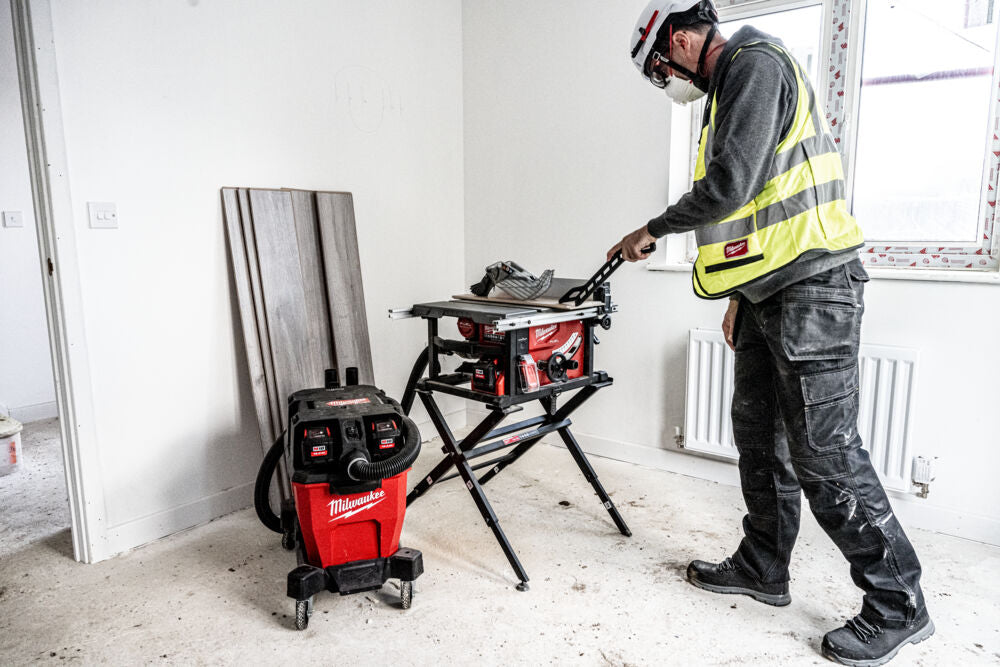Milwaukee M18 F2VC23L-0 - Aspiratore a batteria 2 x 18V FUEL per solidi / liquidi CLASSE L - 23 litri 