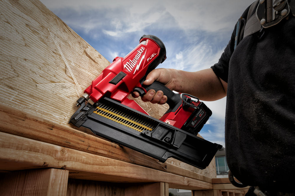 Milwaukee M18 FFN-0C - Chiodatrice a 34° a batteria M18 FUEL - solo corpo