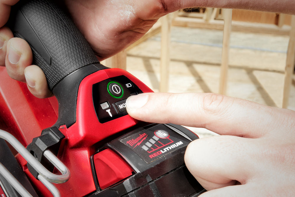 Milwaukee M18 FNN21-0C - Chiodatrice groppinatrice 21° a batteria M18 Fuel