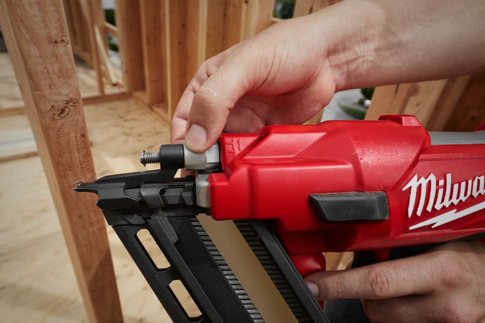 Milwaukee M18 FFNS-502C - Chiodatrice a batteria a colpo singolo 34° M18 FUEL - 2 x 5Ah in valigetta
