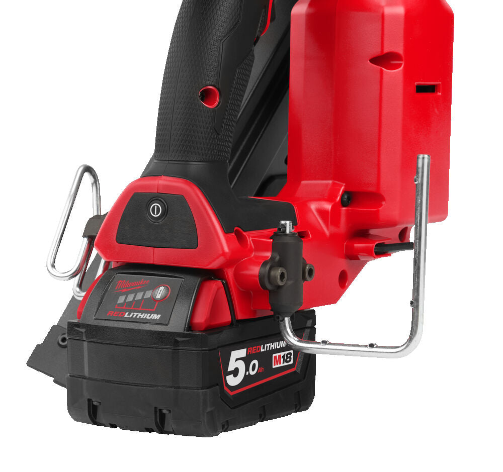 Milwaukee M18 FFNS-502C - Chiodatrice a batteria a colpo singolo 34° M18 FUEL - 2 x 5Ah in valigetta