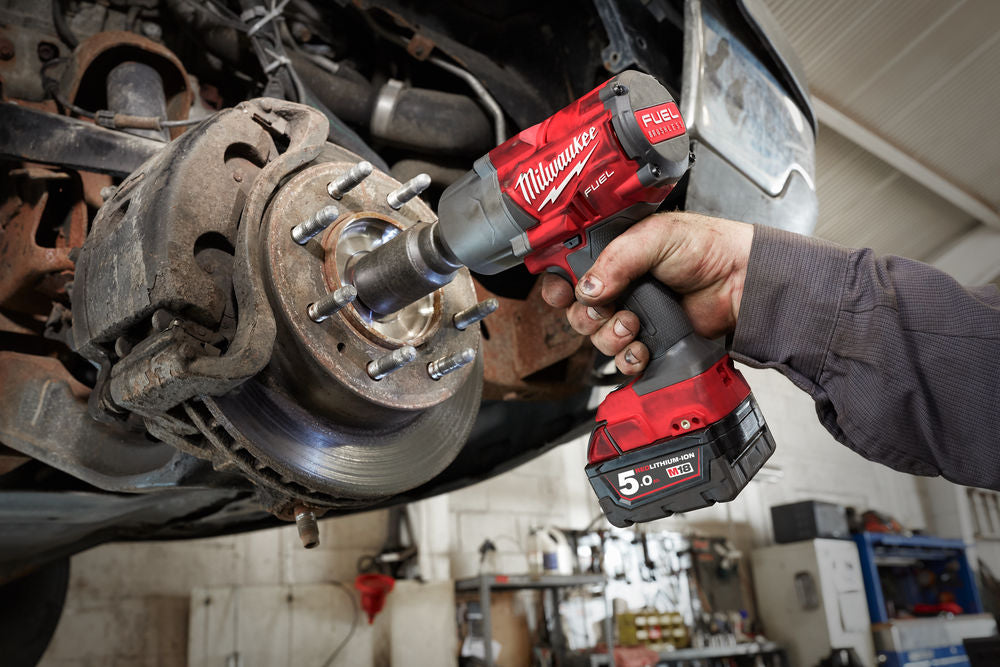 Milwaukee M18 FHIWF12-0X - Avvitatore ad impulsi 1/2" M18 Fuel - solo corpo in valigetta