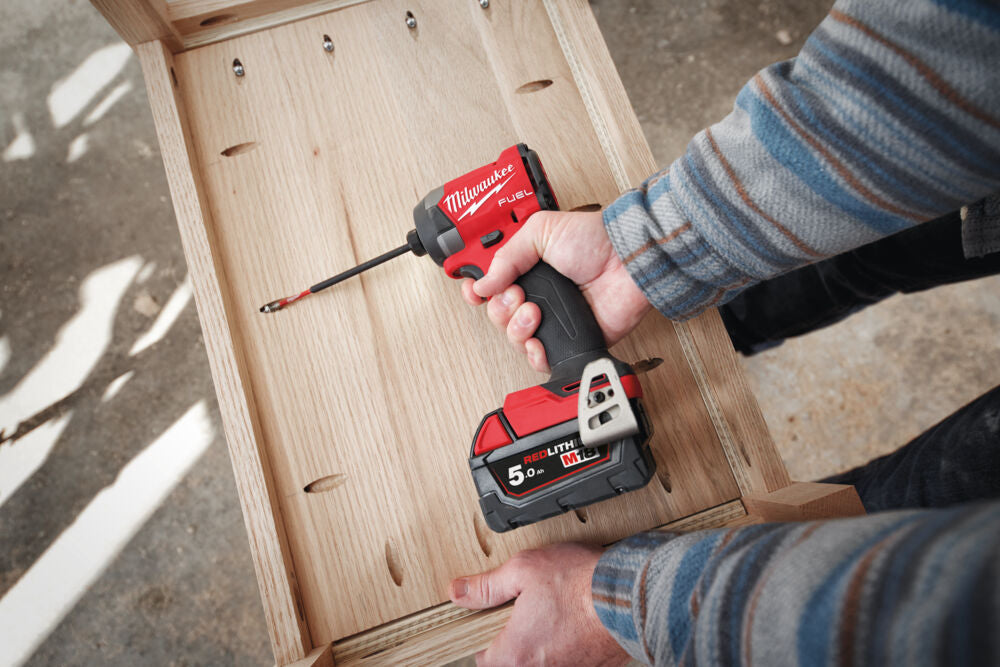 Milwaukee M18 FID3-502X - Avvitatore a impulsi a batteria FUEL con attacco da 1/4" - 2 batteria da 5Ah