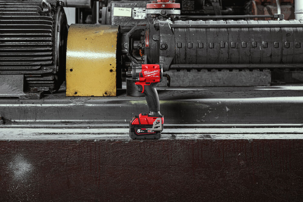 Milwaukee M18 FIW2F12-0X - Avvitatore a impulsi attacco da 1/2 Fuel - solo corpo in valigetta