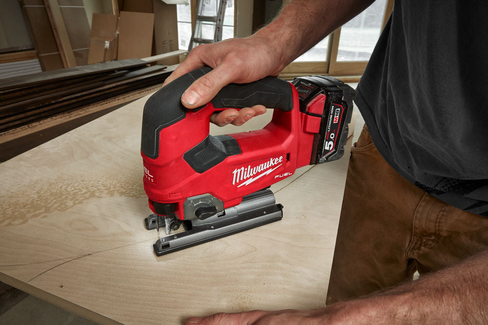 Milwaukee M18 FJS - Seghetto alternativo a batteria M18, 2 x 5Ah in valigetta