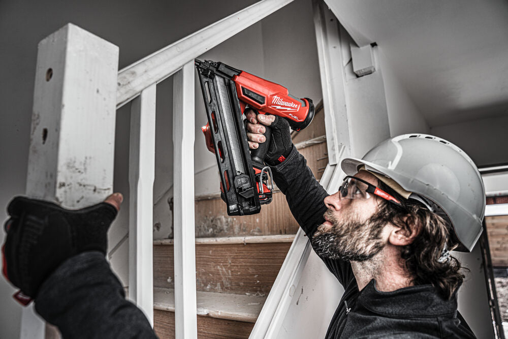 Milwaukee M18 FN15GA-202X - Groppinatrice a batteria 18V, 2 x 2Ah