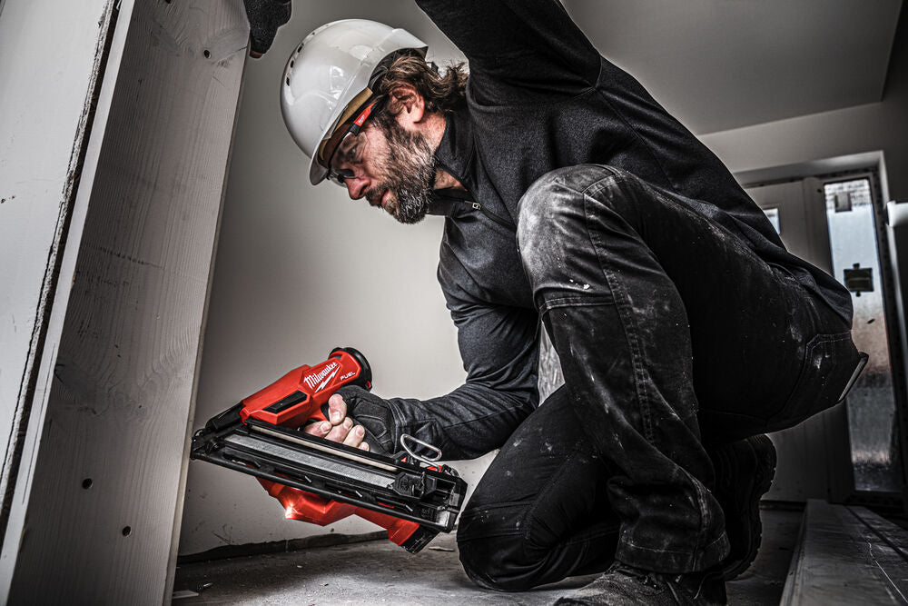 Milwaukee M18 FN15GA-202X - Groppinatrice a batteria 18V, 2 x 2Ah