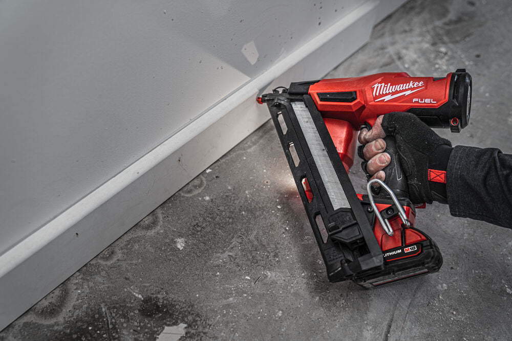 Milwaukee M18 FN15GA-202X - Groppinatrice a batteria 18V, 2 x 2Ah