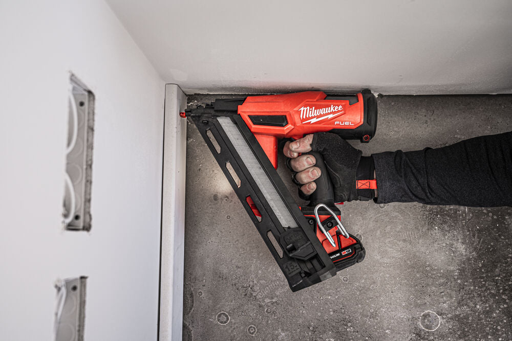 Milwaukee M18 FN15GA-202X - Groppinatrice a batteria 18V, 2 x 2Ah