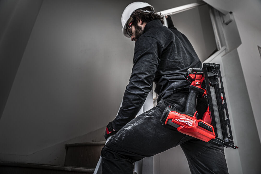 Milwaukee M18 FN15GA-202X - Groppinatrice a batteria 18V, 2 x 2Ah