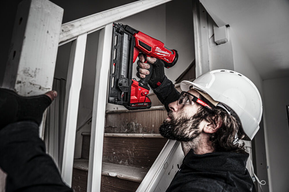 Milwaukee M18 FN16GA-202X - Groppinatrice a batteria 18V, 2 x 2Ah