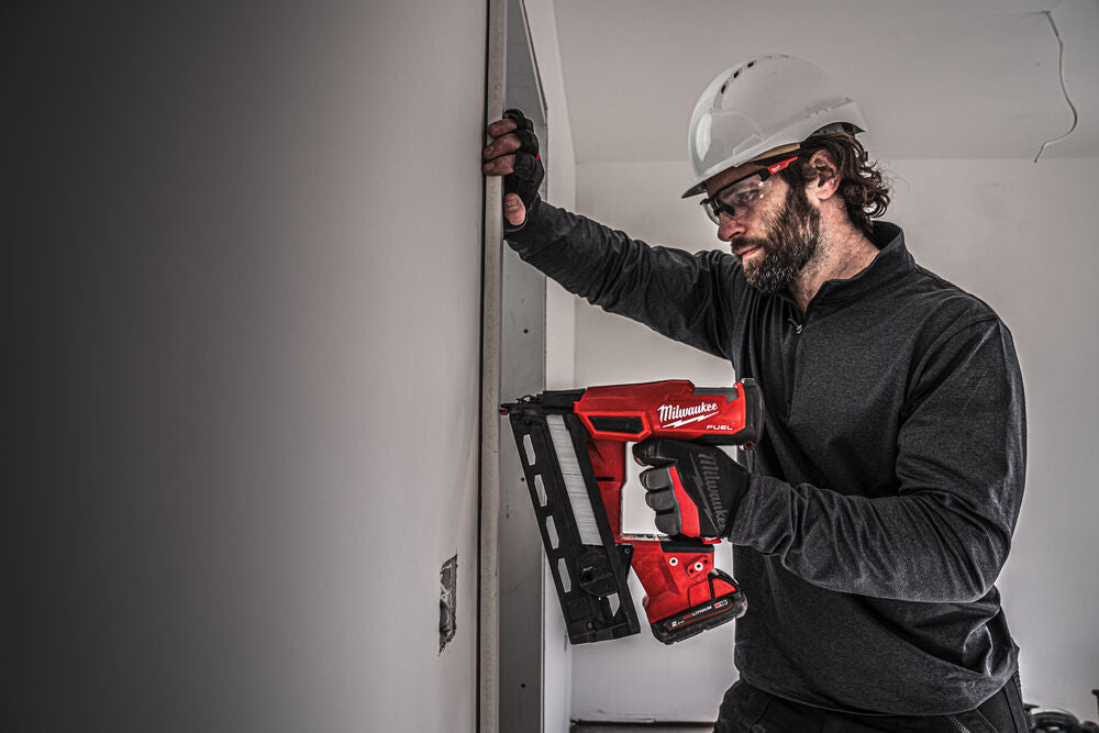 Milwaukee M18 FN16GA-202X - Groppinatrice a batteria 18V, 2 x 2Ah