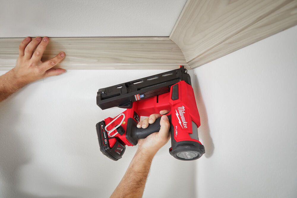 Milwaukee M18 FN16GA-202X - Groppinatrice a batteria 18V, 2 x 2Ah