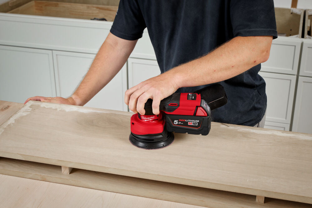 Milwaukee M18 FROS125-502X - Levigatrice rotoorbitale da 125 mm M18 FUEL - 2 x 5Ah