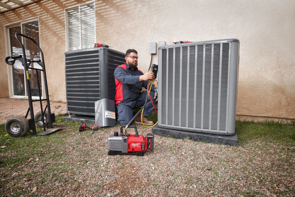 Milwaukee M18 FVP5-801 - Pompa del vuoto a batteria 18V - 142 litri/min - 1 x 8Ah 