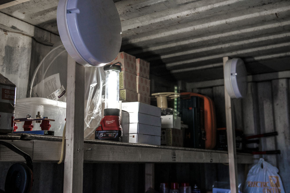 Milwaukee M18 LL-0 -  Lanterna a batteria Li-ion 18V, solo corpo 