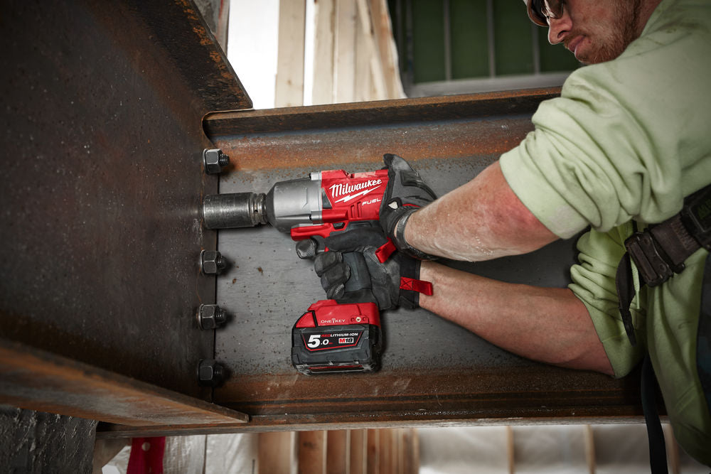 Milwaukee M18 ONEFHIWF12-502B - Avvitatore ad impulsi a batteria 18V One-Key, 2 x 5Ah in borsone