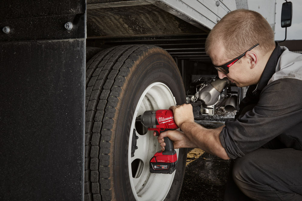 Milwaukee M18 ONEFHIWF12-502B - Avvitatore ad impulsi a batteria 18V One-Key, 2 x 5Ah in borsone